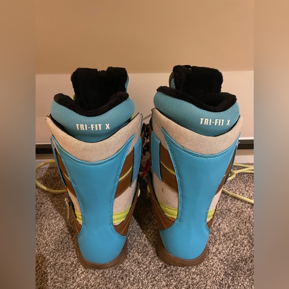 Vans Snowboarding Boots (Size 7 Womans) - Picture 2 of 4